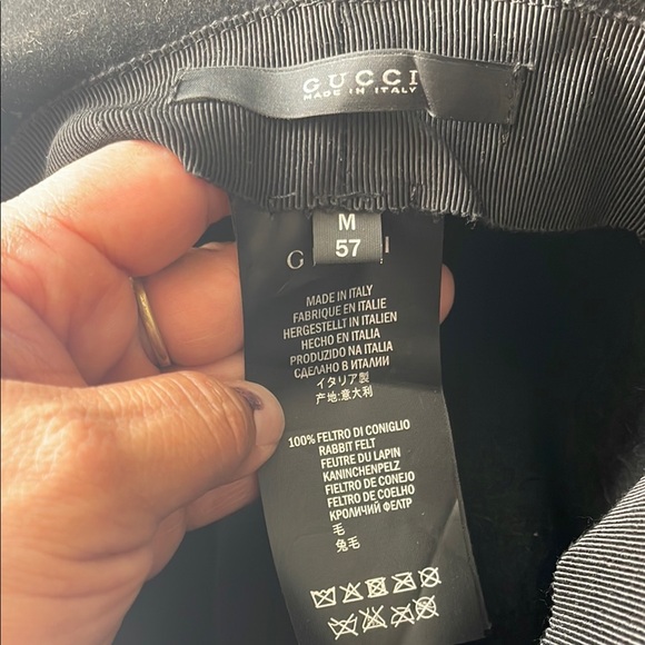 Gucci Elegant Black Fedora with Bow Accent - Picture 3 of 5